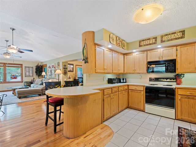 218 Red Oak Drive, Maggie Valley, NC 28751