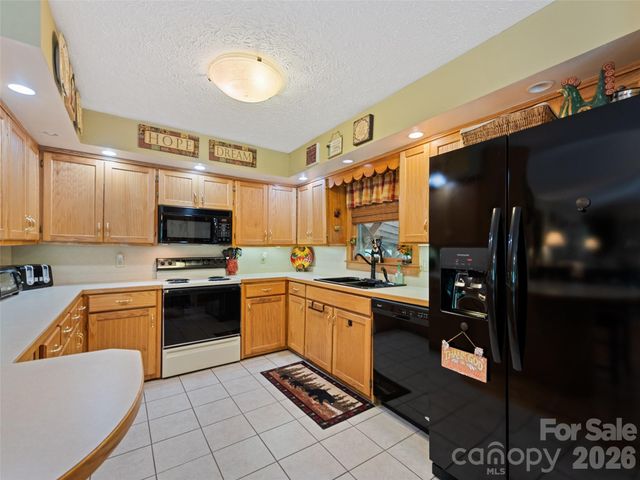 218 Red Oak Drive, Maggie Valley, NC 28751