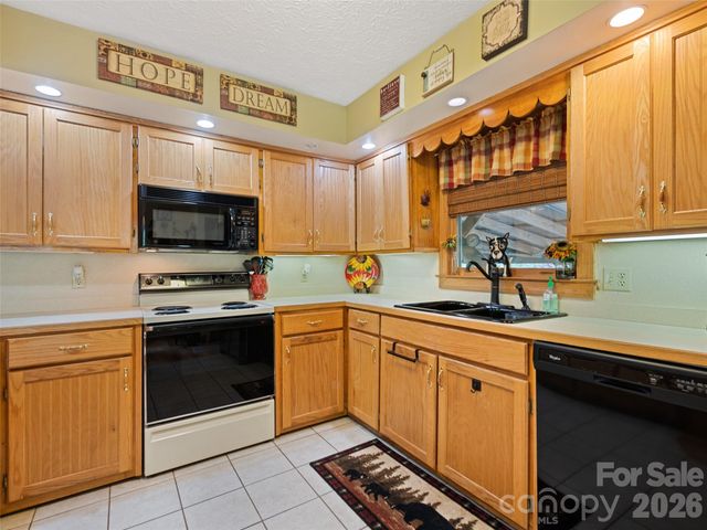 218 Red Oak Drive, Maggie Valley, NC 28751