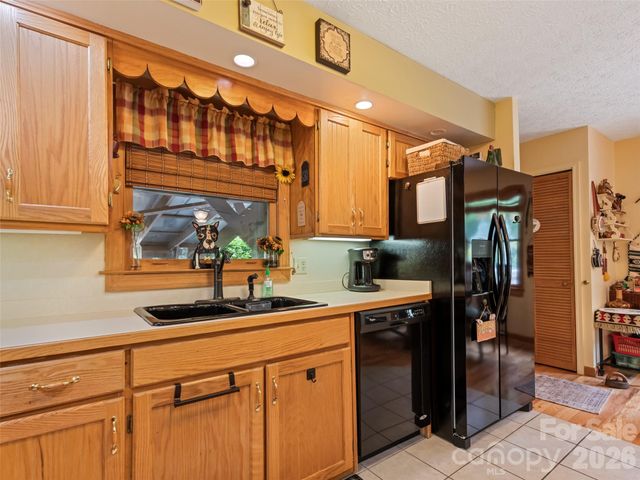 218 Red Oak Drive, Maggie Valley, NC 28751