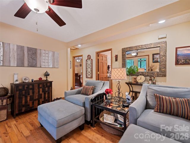 218 Red Oak Drive, Maggie Valley, NC 28751