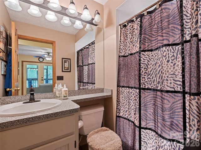 218 Red Oak Drive, Maggie Valley, NC 28751