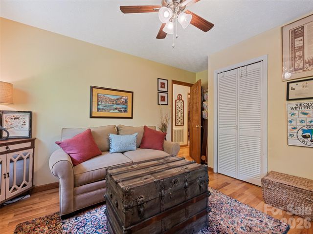 218 Red Oak Drive, Maggie Valley, NC 28751