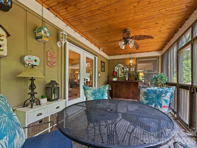 218 Red Oak Drive, Maggie Valley, NC 28751