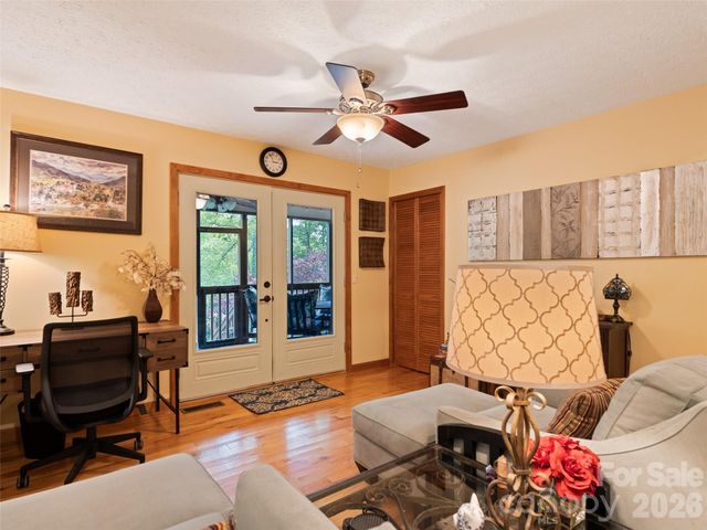 218 Red Oak Drive, Maggie Valley, NC 28751