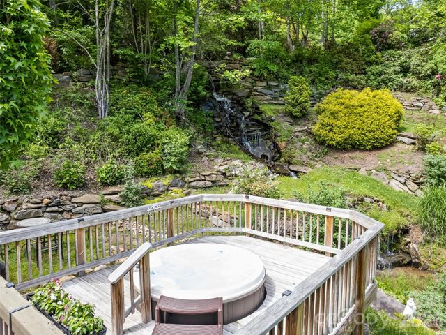 218 Red Oak Drive, Maggie Valley, NC 28751