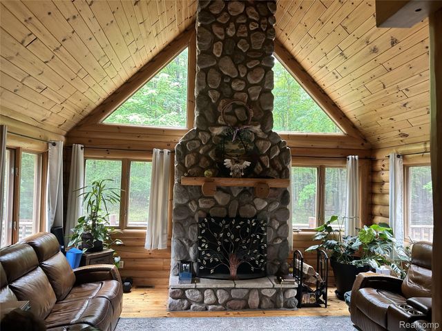 4636 N Hope Road, Hope Township, MI 48628