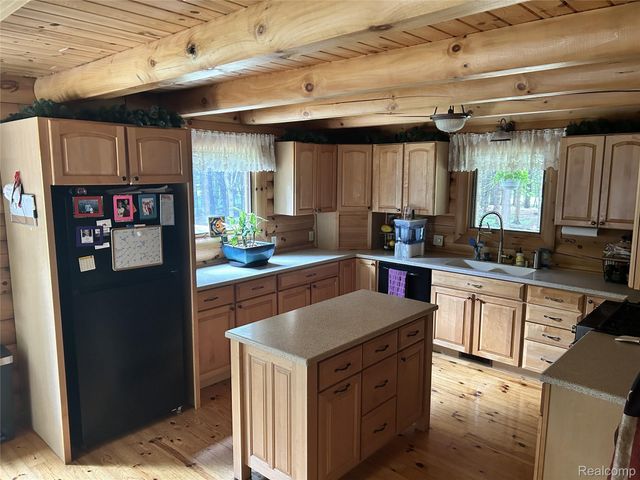4636 N Hope Road, Hope Township, MI 48628