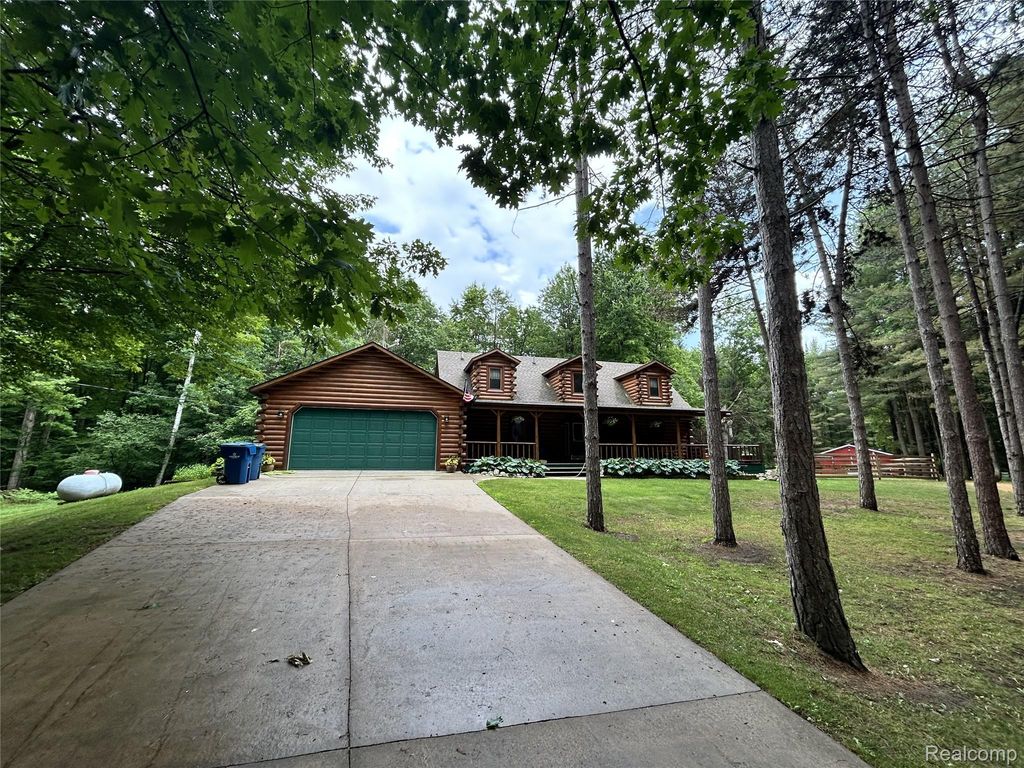 4636 N Hope Road, Hope Township, MI 48628
