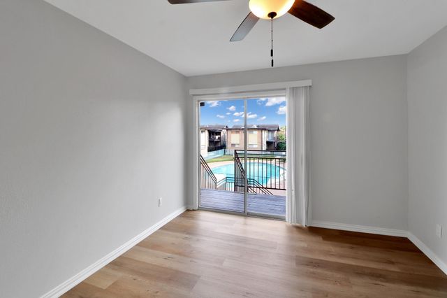 7047 Bissonnet Street 117, Houston, TX 77074