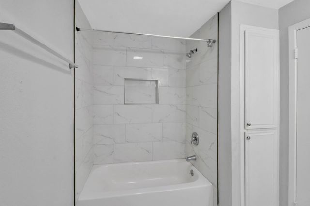 7047 Bissonnet Street 117, Houston, TX 77074