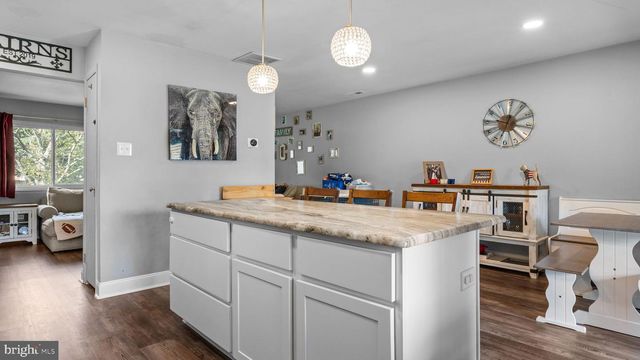 6 E AZALEA LN E, Mount Laurel, NJ 08054