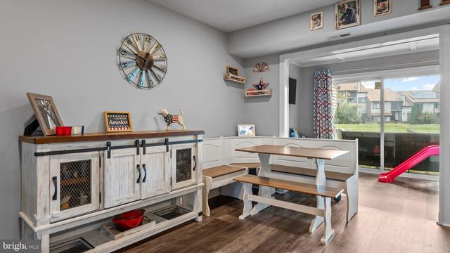 6 E AZALEA LN E, Mount Laurel, NJ 08054