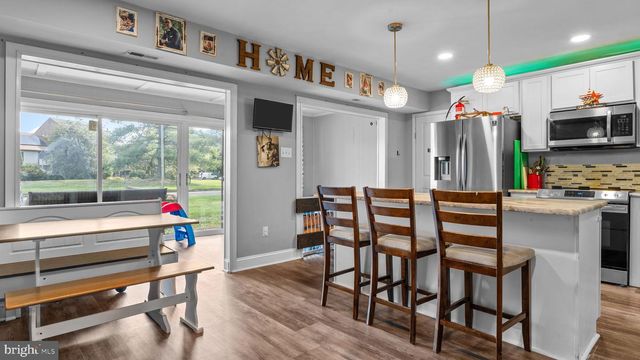 6 E AZALEA LN E, Mount Laurel, NJ 08054