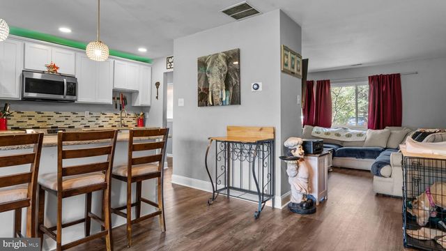 6 E AZALEA LN E, Mount Laurel, NJ 08054