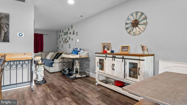 6 E AZALEA LN E, Mount Laurel, NJ 08054