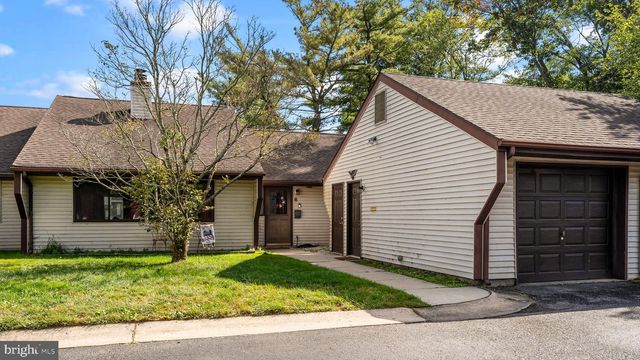 6 E AZALEA LN E, Mount Laurel, NJ 08054