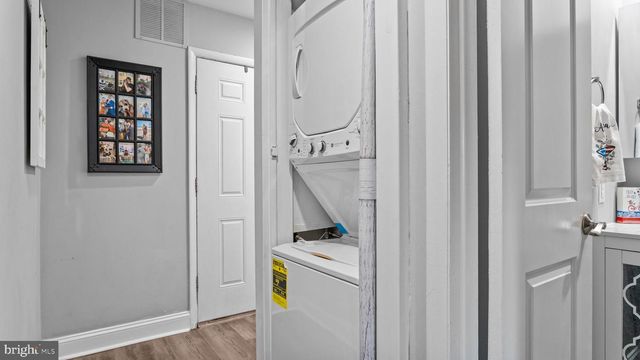 6 E AZALEA LN E, Mount Laurel, NJ 08054