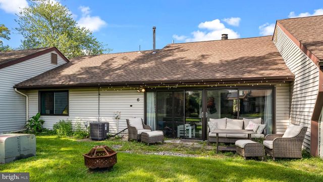 6 E AZALEA LN E, Mount Laurel, NJ 08054