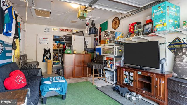 6 E AZALEA LN E, Mount Laurel, NJ 08054