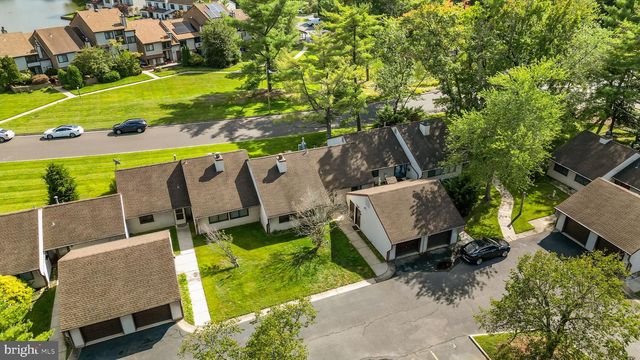 6 E AZALEA LN E, Mount Laurel, NJ 08054