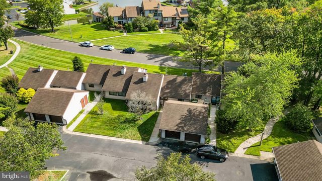 6 E AZALEA LN E, Mount Laurel, NJ 08054