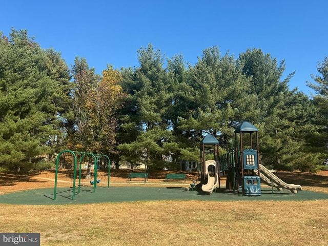 6 E AZALEA LN E, Mount Laurel, NJ 08054