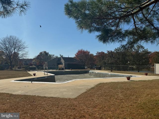 6 E AZALEA LN E, Mount Laurel, NJ 08054