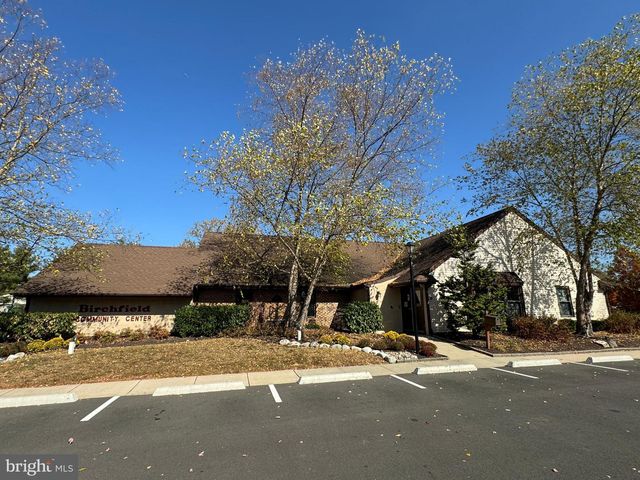 6 E AZALEA LN E, Mount Laurel, NJ 08054