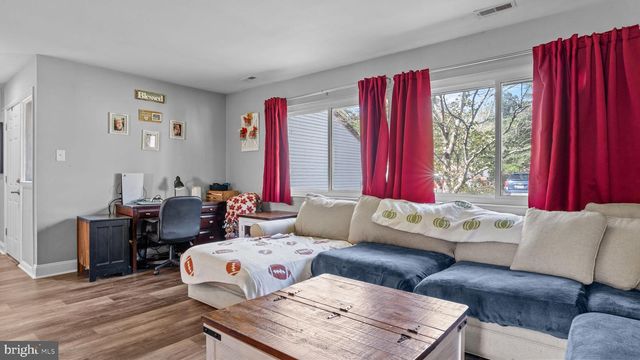 6 E AZALEA LN E, Mount Laurel, NJ 08054