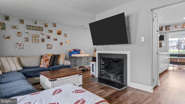 6 E AZALEA LN E, Mount Laurel, NJ 08054