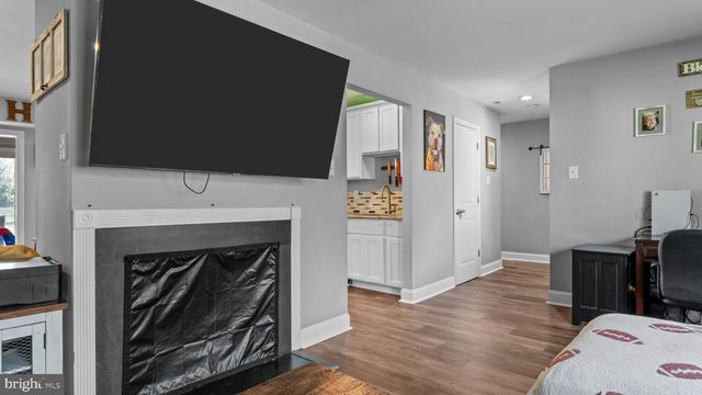 6 E AZALEA LN E, Mount Laurel, NJ 08054