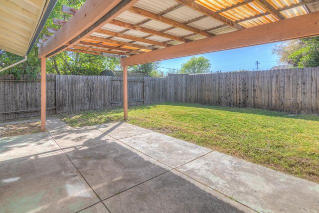 6913 Weddigen, North Highlands, CA 95660