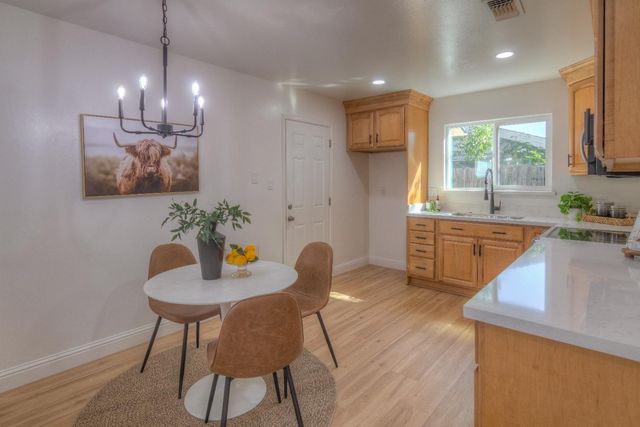 6913 Weddigen, North Highlands, CA 95660