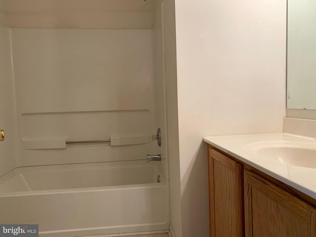 114 COUPLES DR, Newark, DE 19702