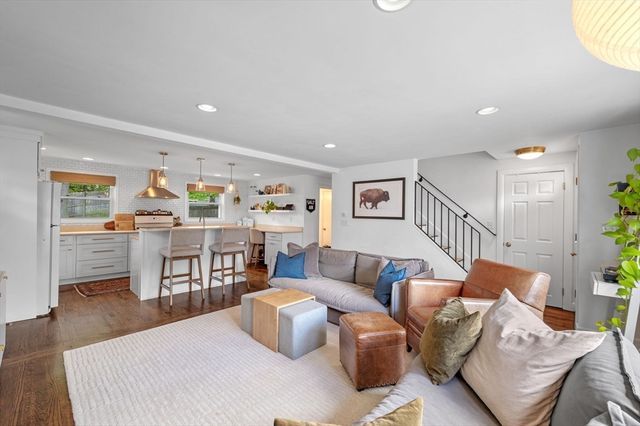 11 East St, Beverly, MA 01915