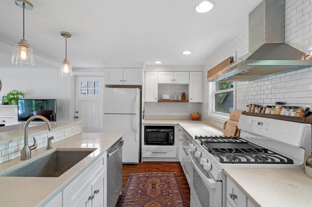 11 East St, Beverly, MA 01915