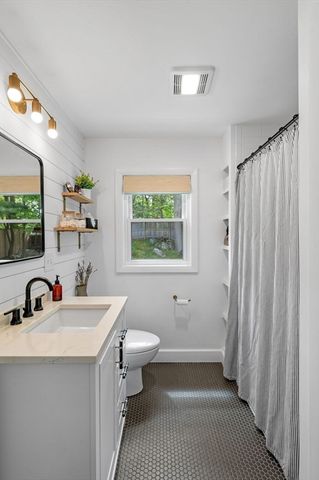 11 East St, Beverly, MA 01915