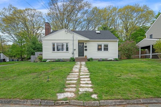 11 East St, Beverly, MA 01915