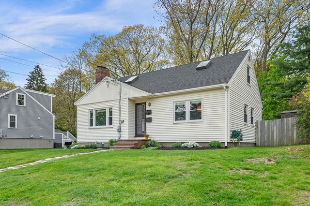 11 East St, Beverly, MA 01915