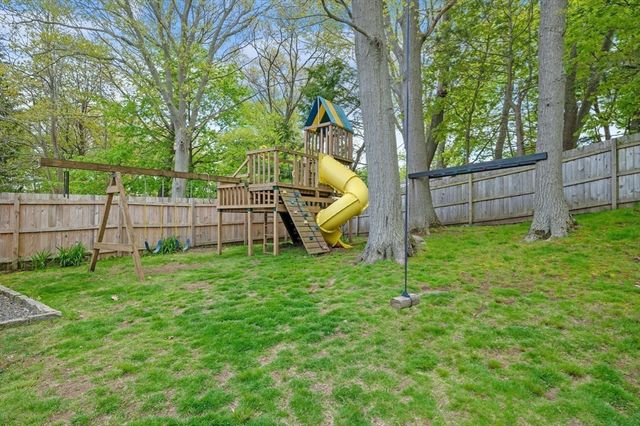 11 East St, Beverly, MA 01915