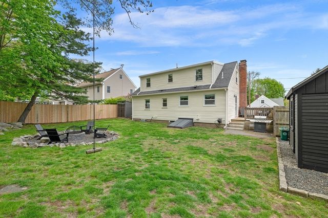 11 East St, Beverly, MA 01915