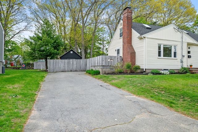 11 East St, Beverly, MA 01915