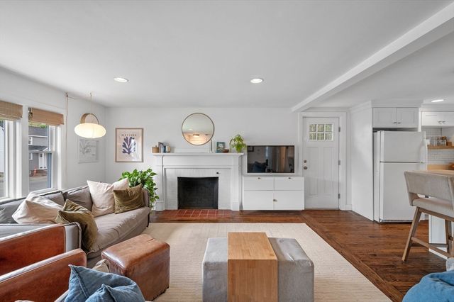 11 East St, Beverly, MA 01915
