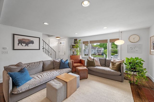 11 East St, Beverly, MA 01915