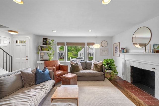 11 East St, Beverly, MA 01915