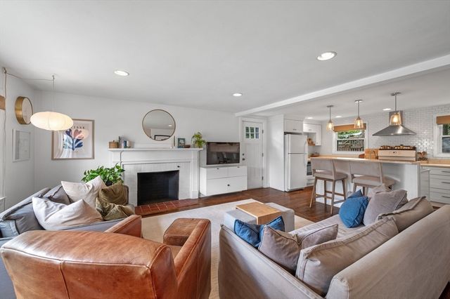 11 East St, Beverly, MA 01915