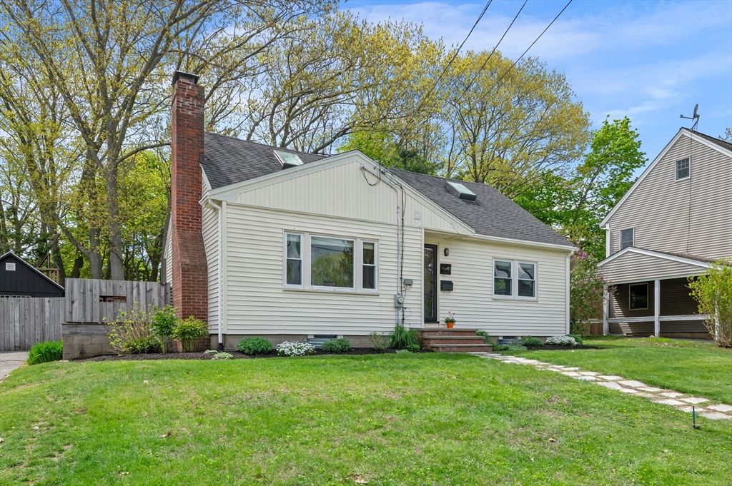 11 East St, Beverly, MA 01915