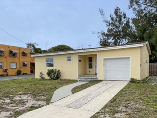 4301 Pinewood Avenue, West Palm Beach, FL 33407