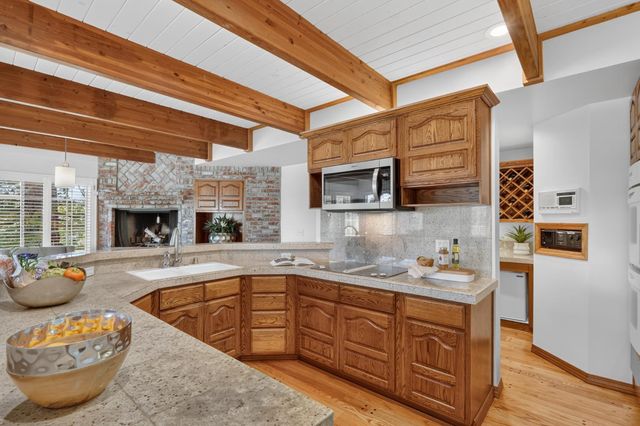 6431 Orange Hill Ln, Carmichael, CA 95608